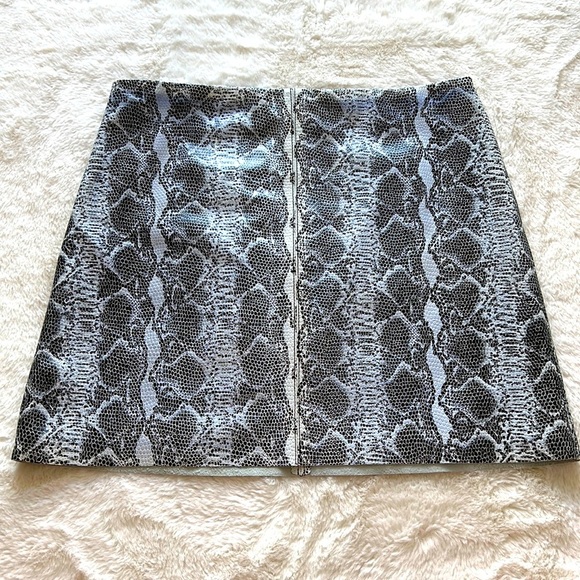 Alice and Olivia leather skirt size 6 - Picture 4 of 9